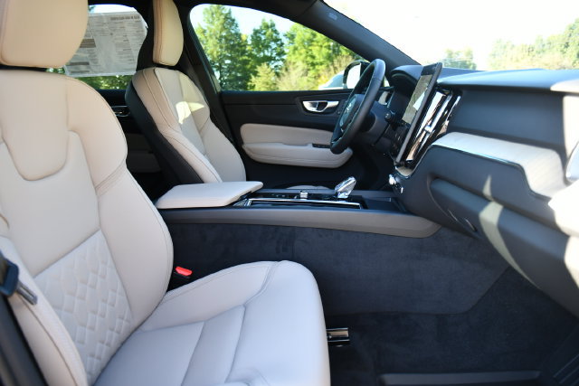 New 2027 Volvo XC60 B5 Core AWD/4WD image 30