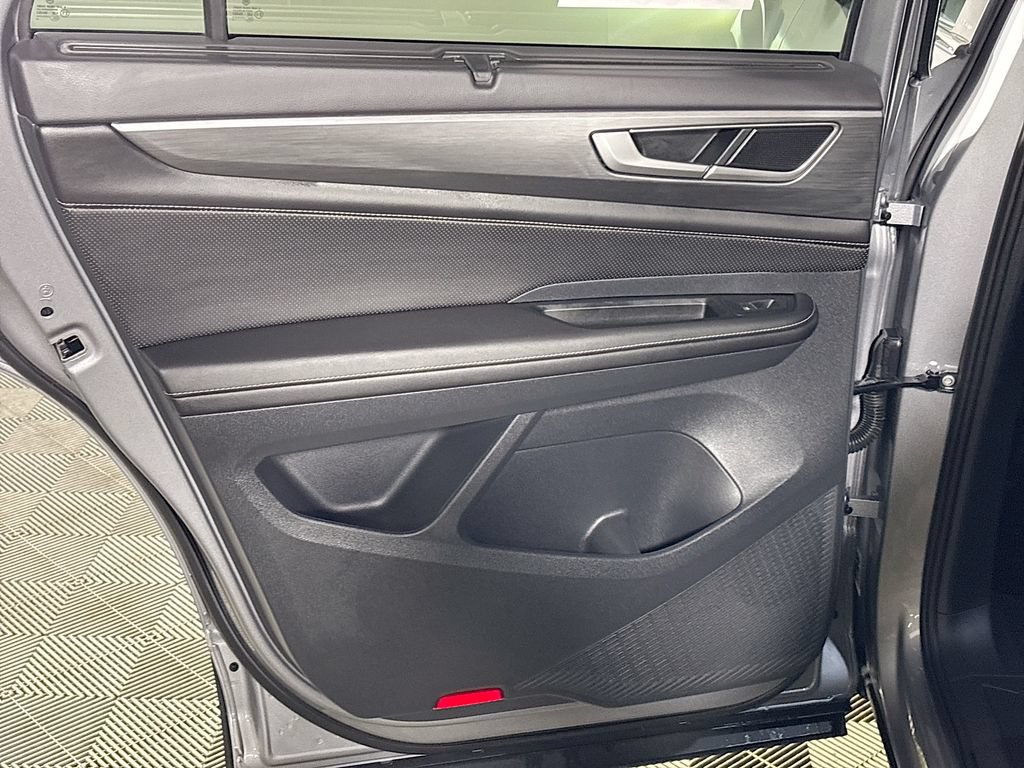 Certified 2025 Volkswagen Atlas Cross Sport SE AWD/4WD image 19