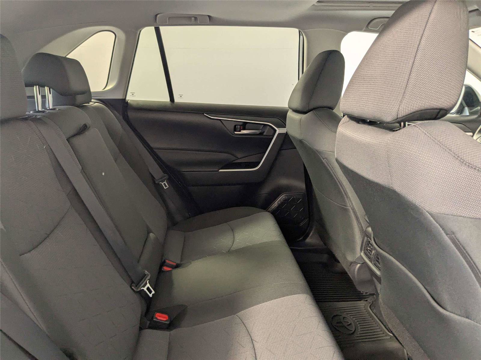 Used 2025 Toyota RAV4 XLE w/ Convenience Package FWD image 30