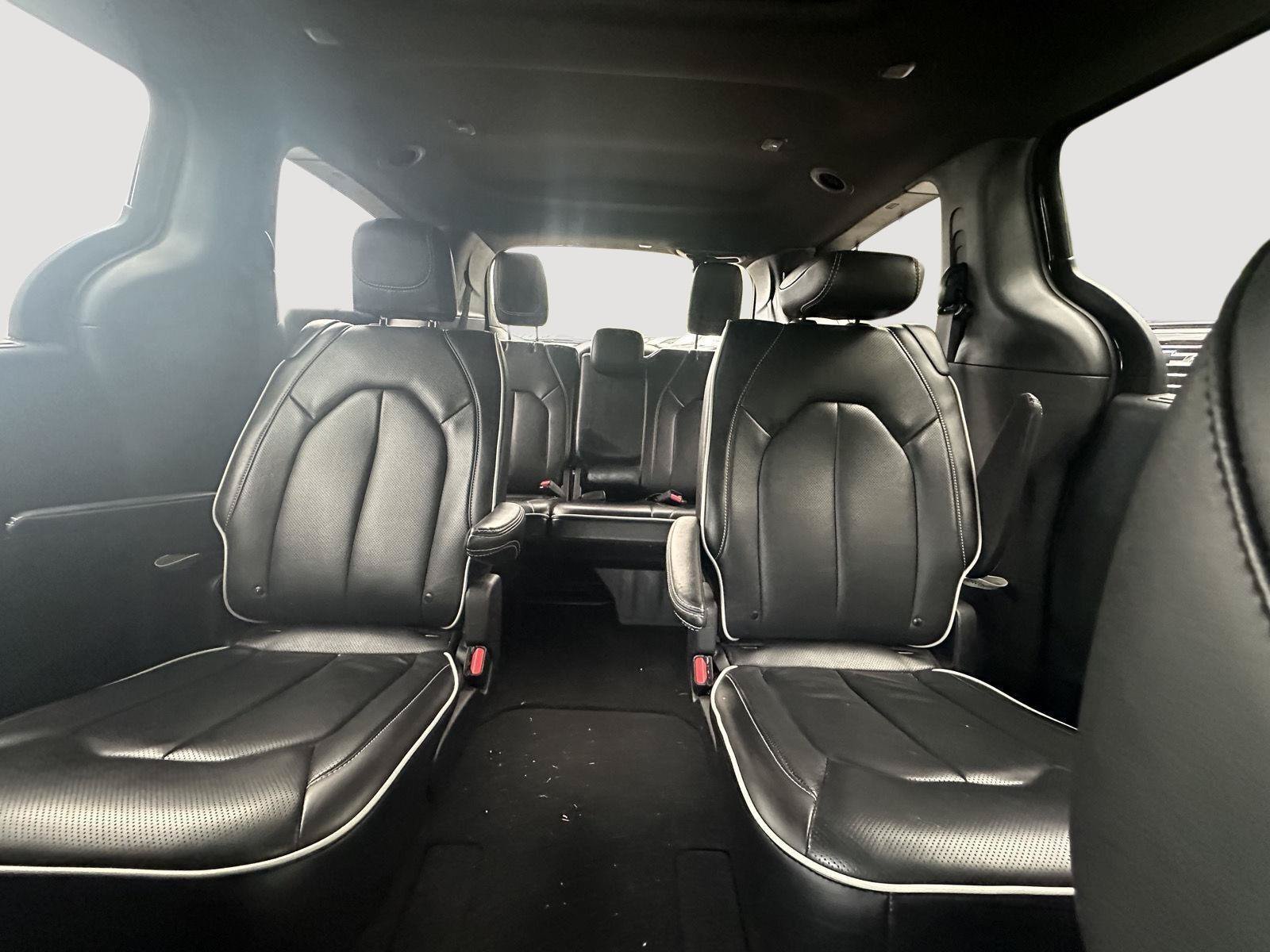 Used 2025 Chrysler Pacifica Limited FWD image 13