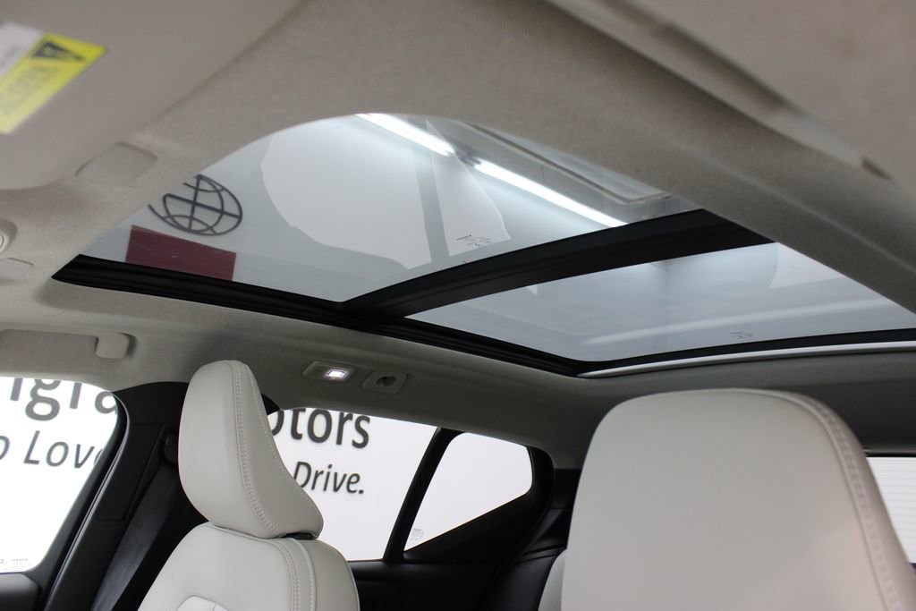 Used 2023 Volvo XC40 B4 Plus w/ Driver Assist Package image 14