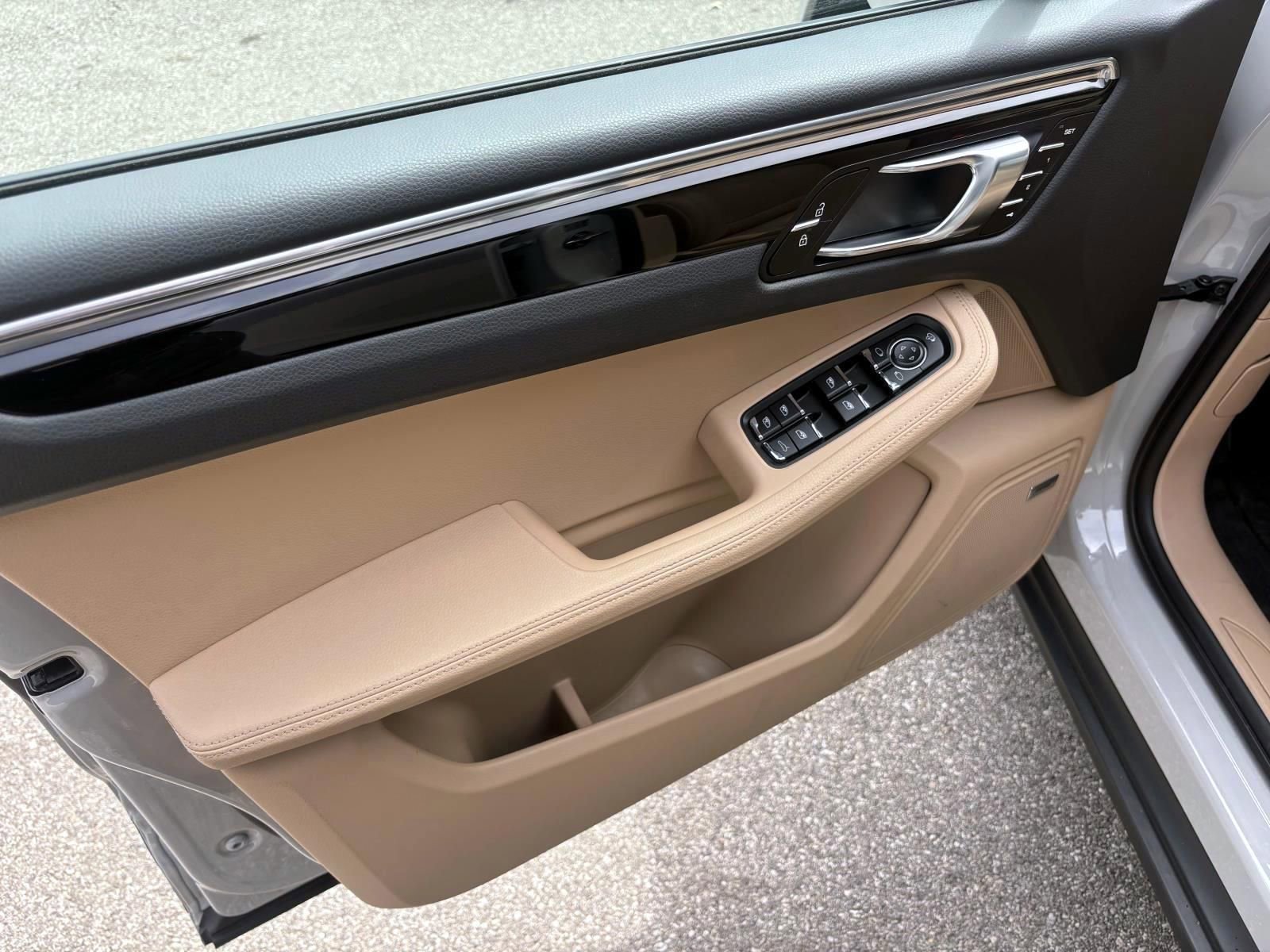 Used 2025 Porsche Macan image 22