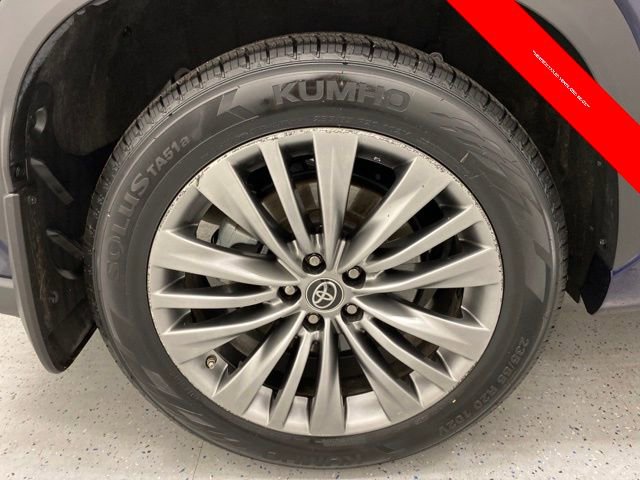 Certified 2022 Toyota Highlander Platinum image 8