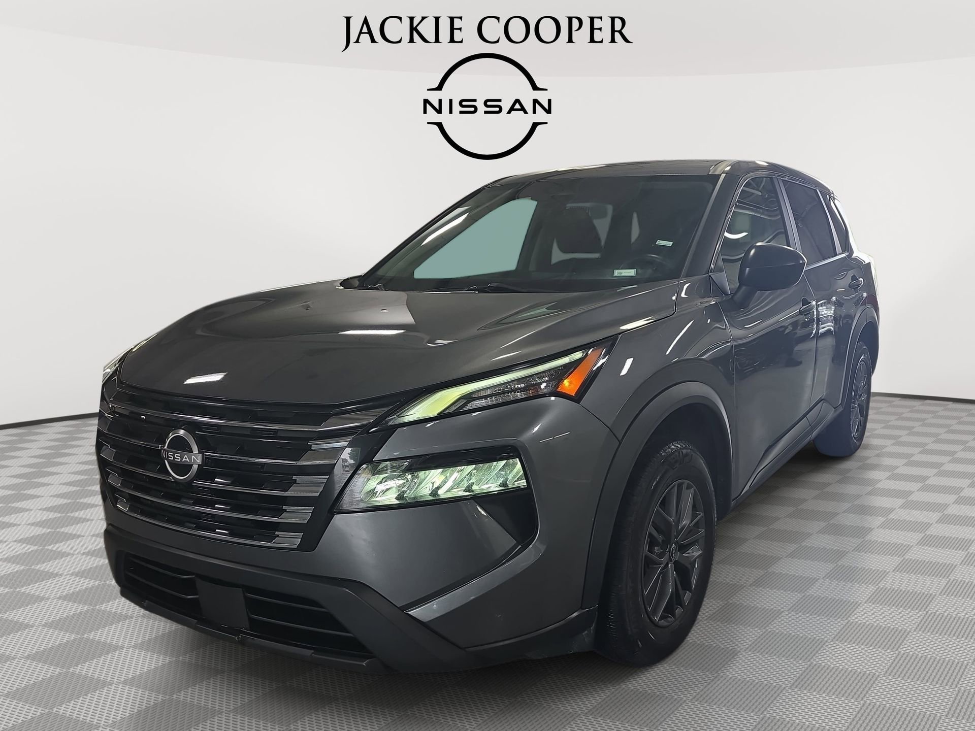Used 2024 Nissan Rogue S FWD image 1
