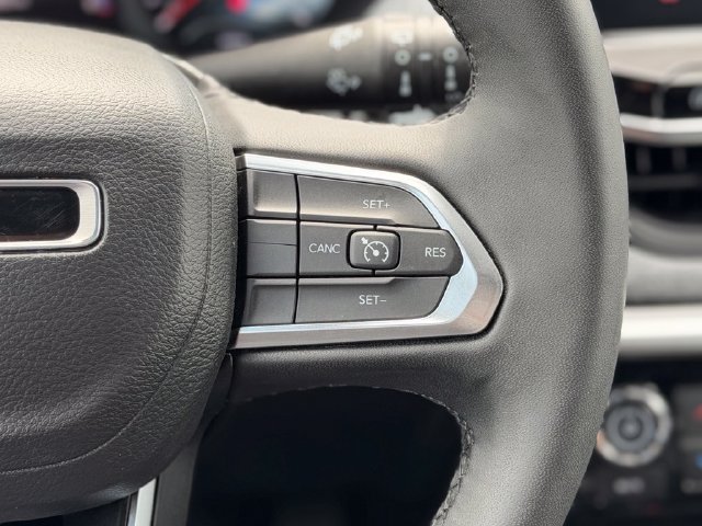Used 2023 Jeep Compass Latitude AWD/4WD image 11