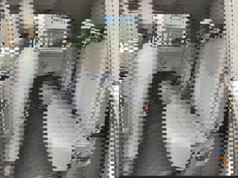 Used 2021 Toyota Sienna XLE image 6