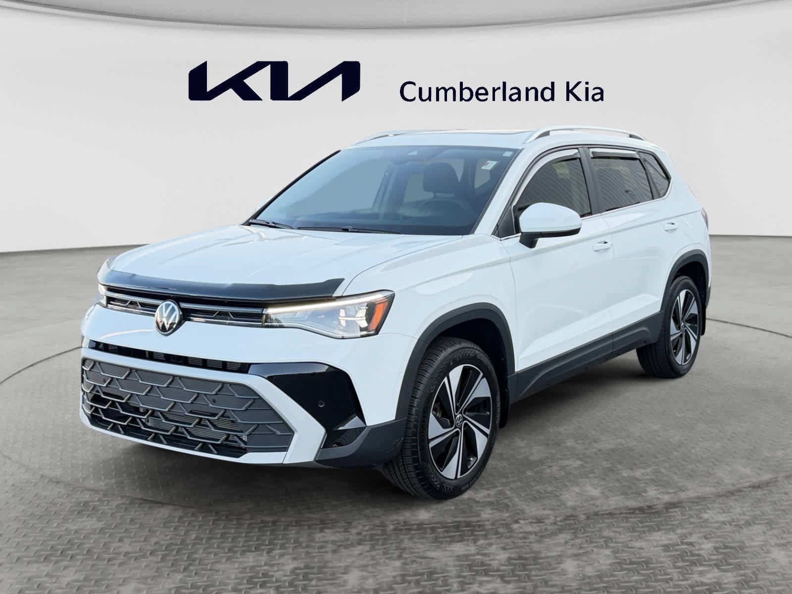 Used 2025 Volkswagen Taos SE w/ Panoramic Sunroof Package AWD/4WD image 1