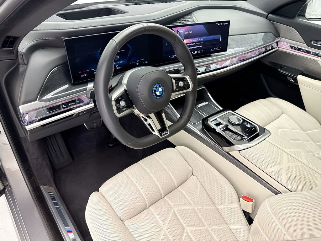 Certified 2025 BMW i7 eDrive50 w/ M Sport Package RWD image 9