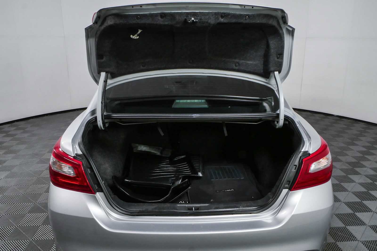Used 2018 Nissan Altima 2.5 SL FWD image 29