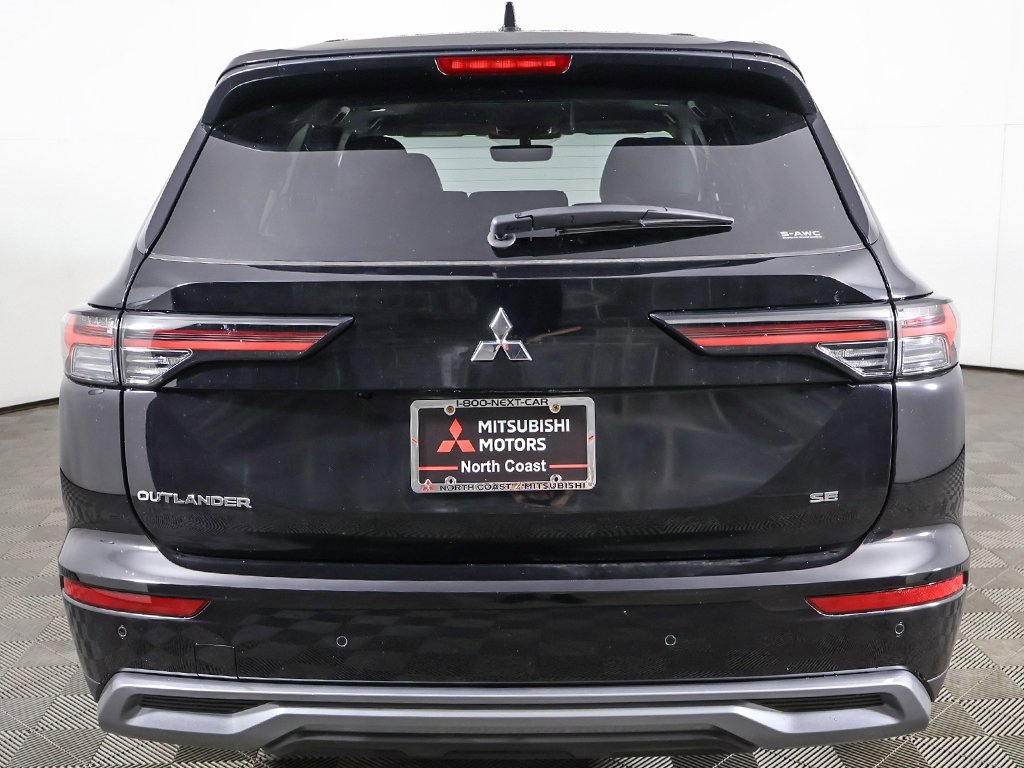 New 2025 Mitsubishi Outlander SE image 15