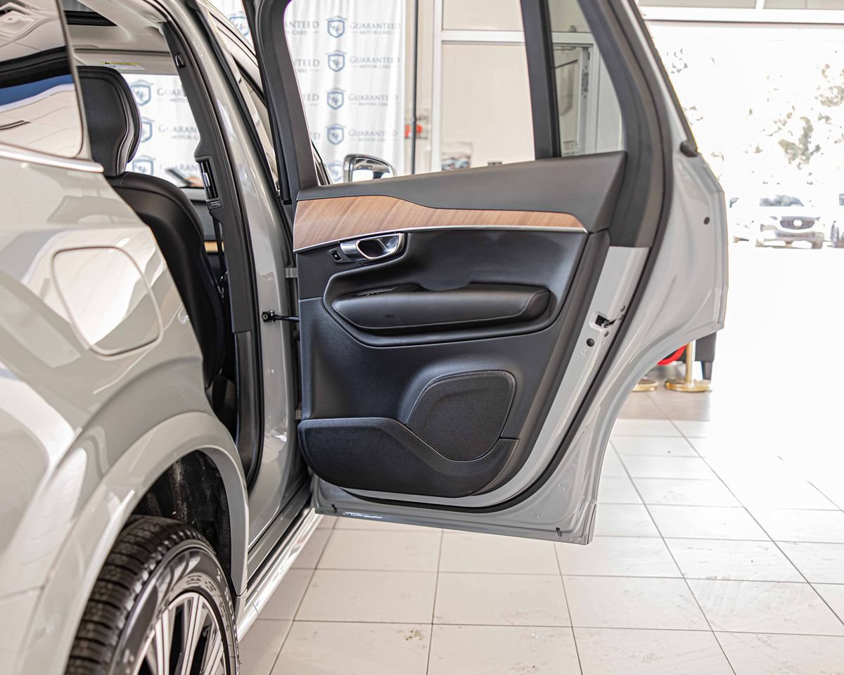 Used 2025 Volvo XC90 B6 Plus AWD/4WD image 41