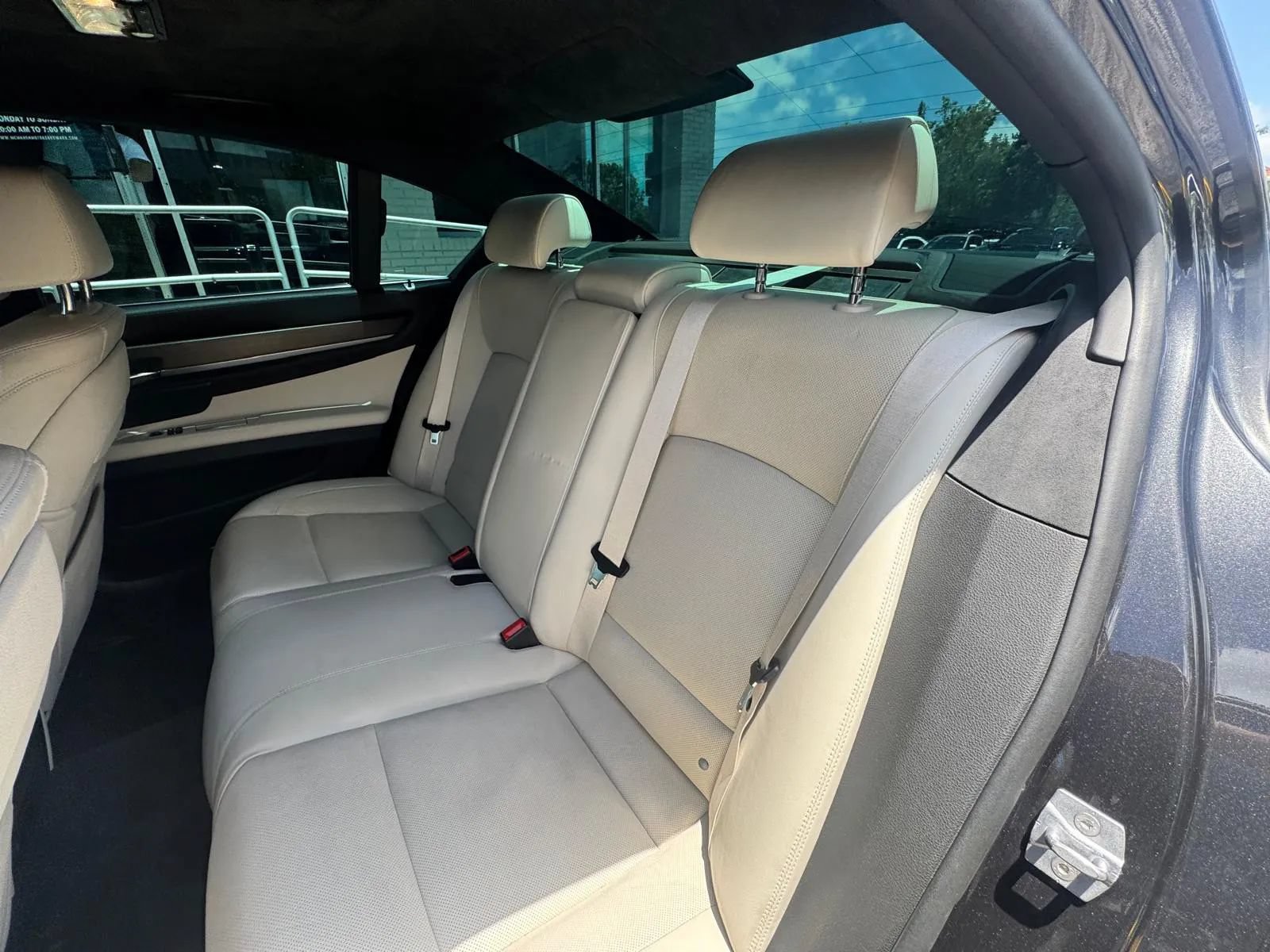 Used 2015 BMW 750i RWD image 19