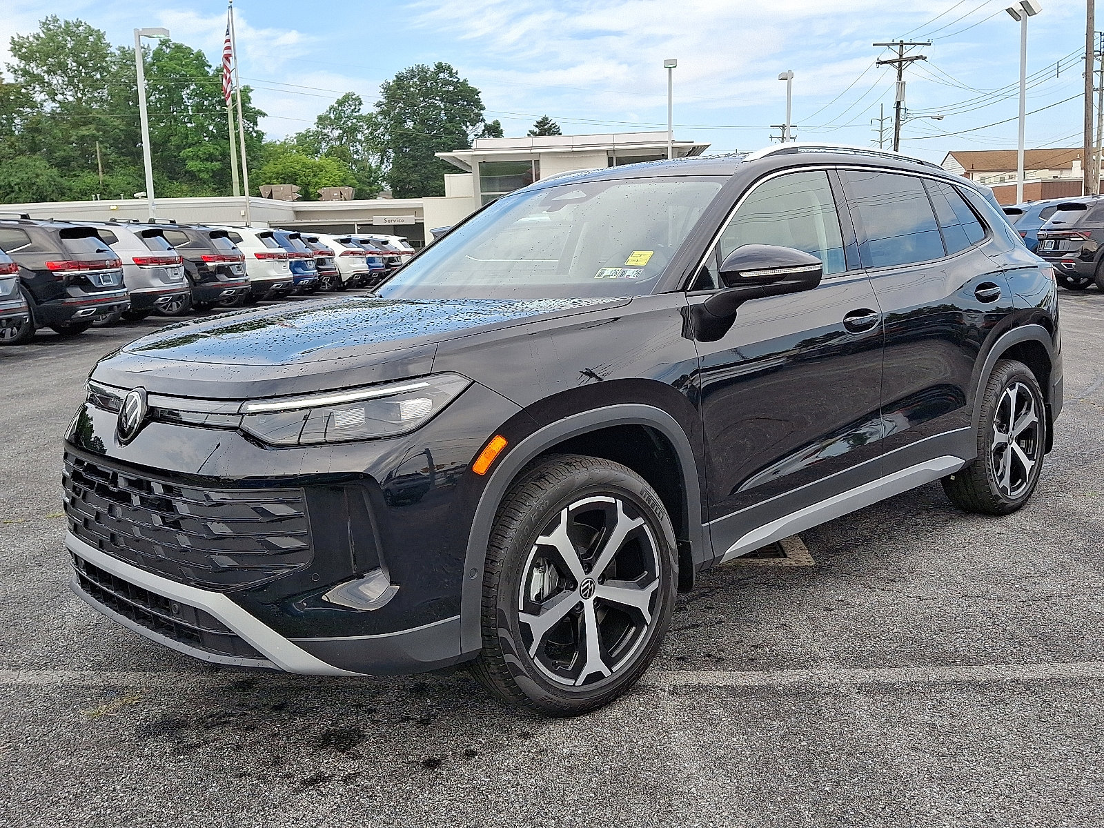 New 2025 Volkswagen Tiguan SE image 3