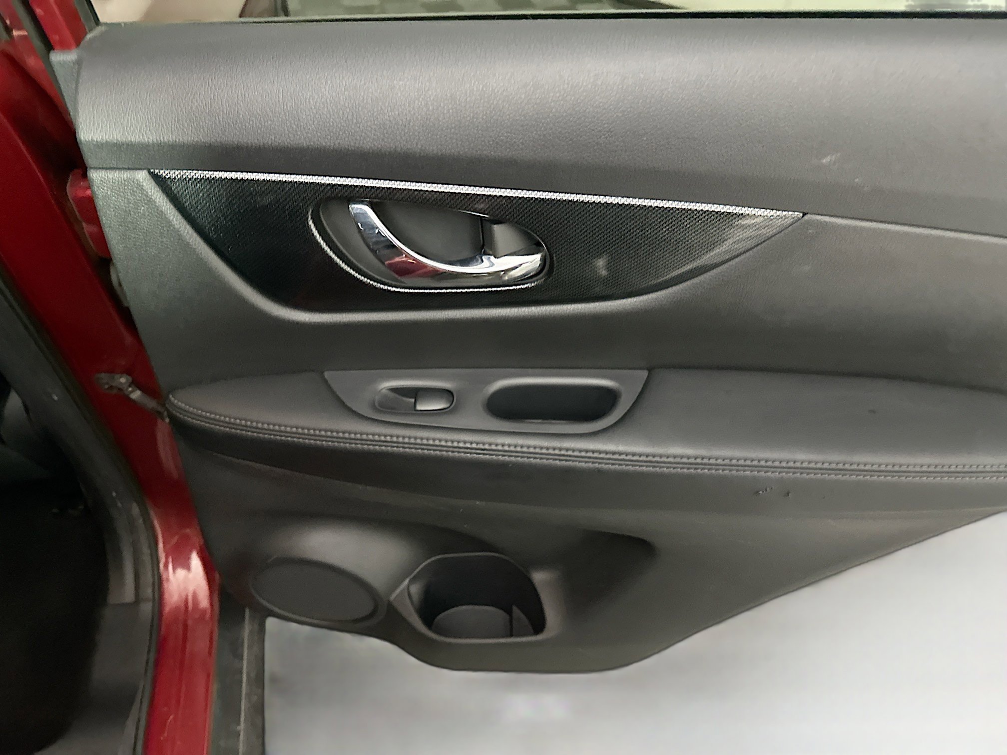 Used 2015 Nissan Rogue SL w/ SL Premium Package image 29