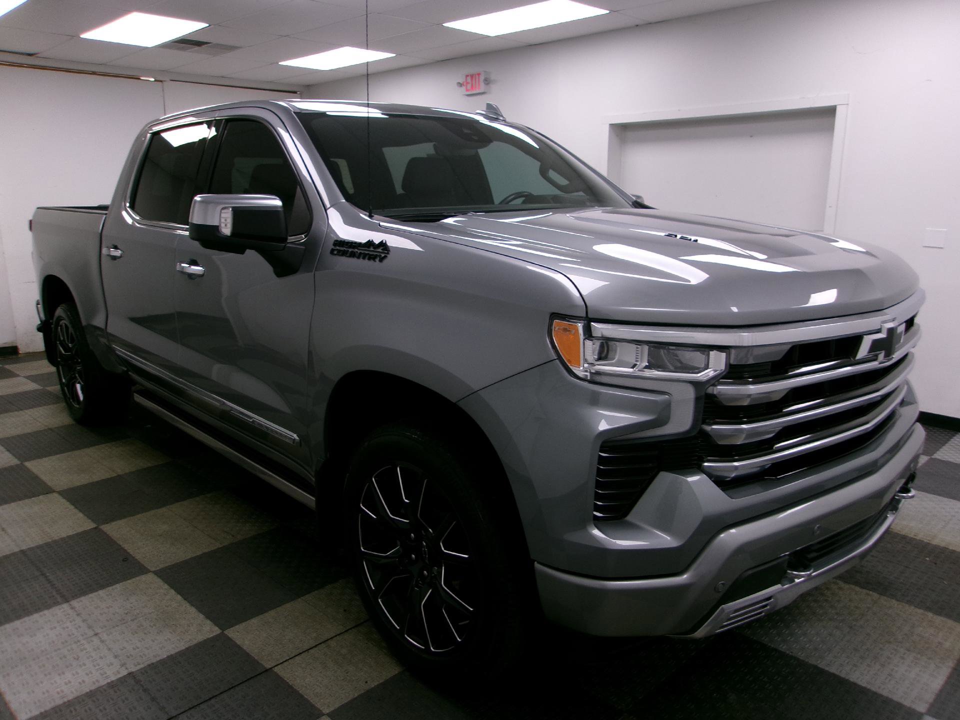Certified 2023 Chevrolet Silverado 1500 High Country w/ Technology Package AWD/4WD image 14