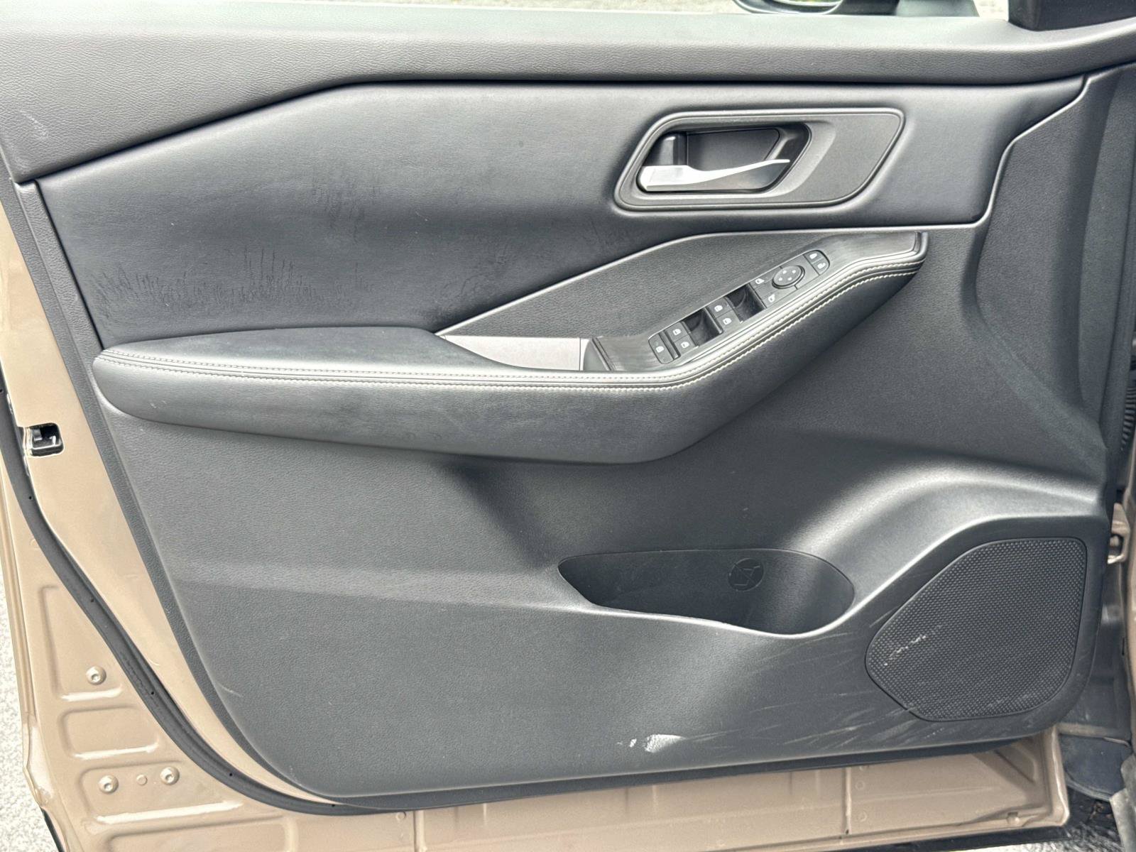 Used 2025 Nissan Rogue SV AWD/4WD image 23