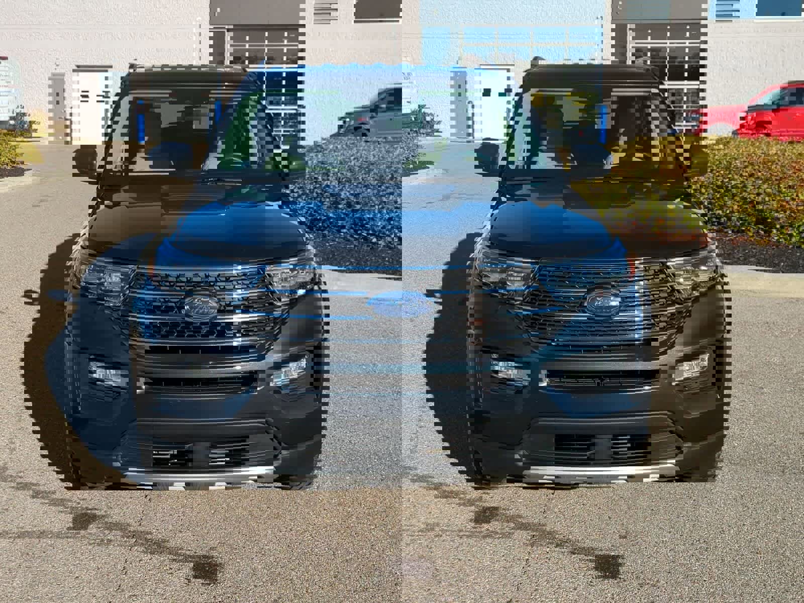 Used 2022 Ford Explorer XLT w/ Equipment Group 202A image 3