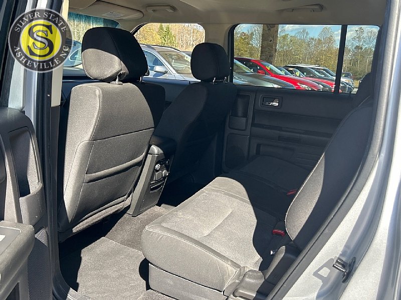 Used 2019 Ford Flex SE image 13