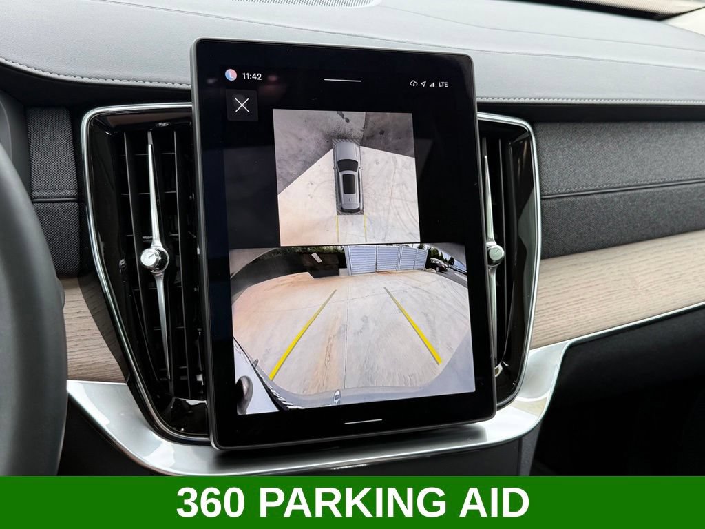 Used 2025 Volvo XC90 B5 Plus AWD/4WD image 14