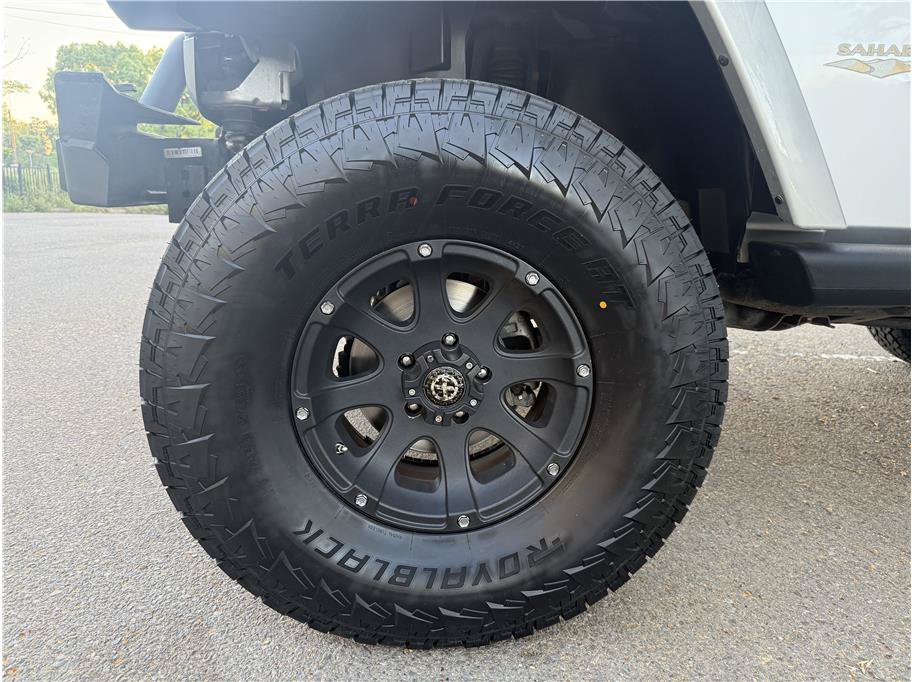 Used 2007 Jeep Wrangler Sahara w/ Dual Top Group AWD/4WD image 14
