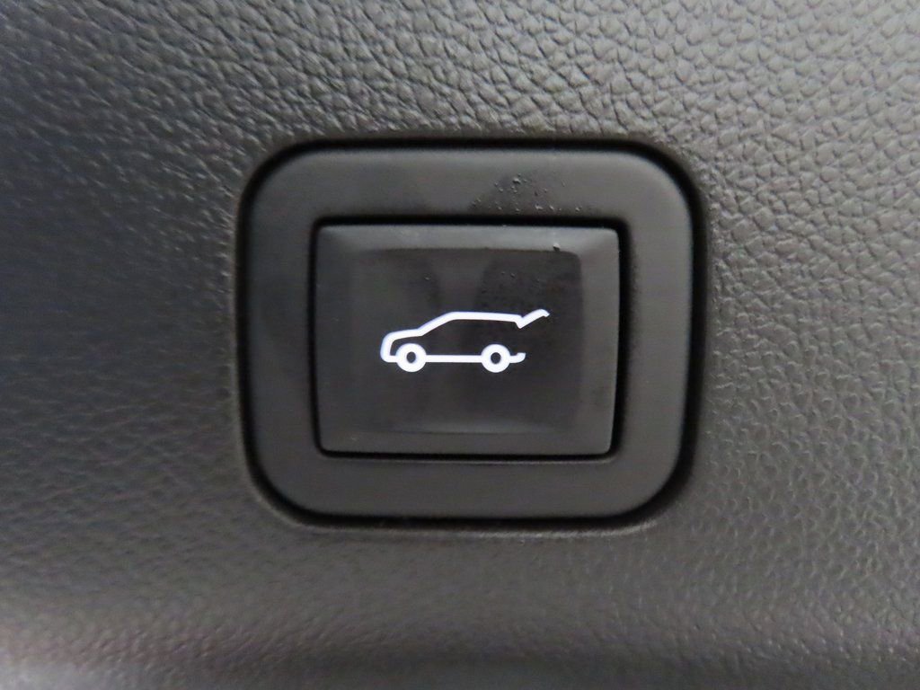Used 2024 GMC Yukon XL Denali image 42