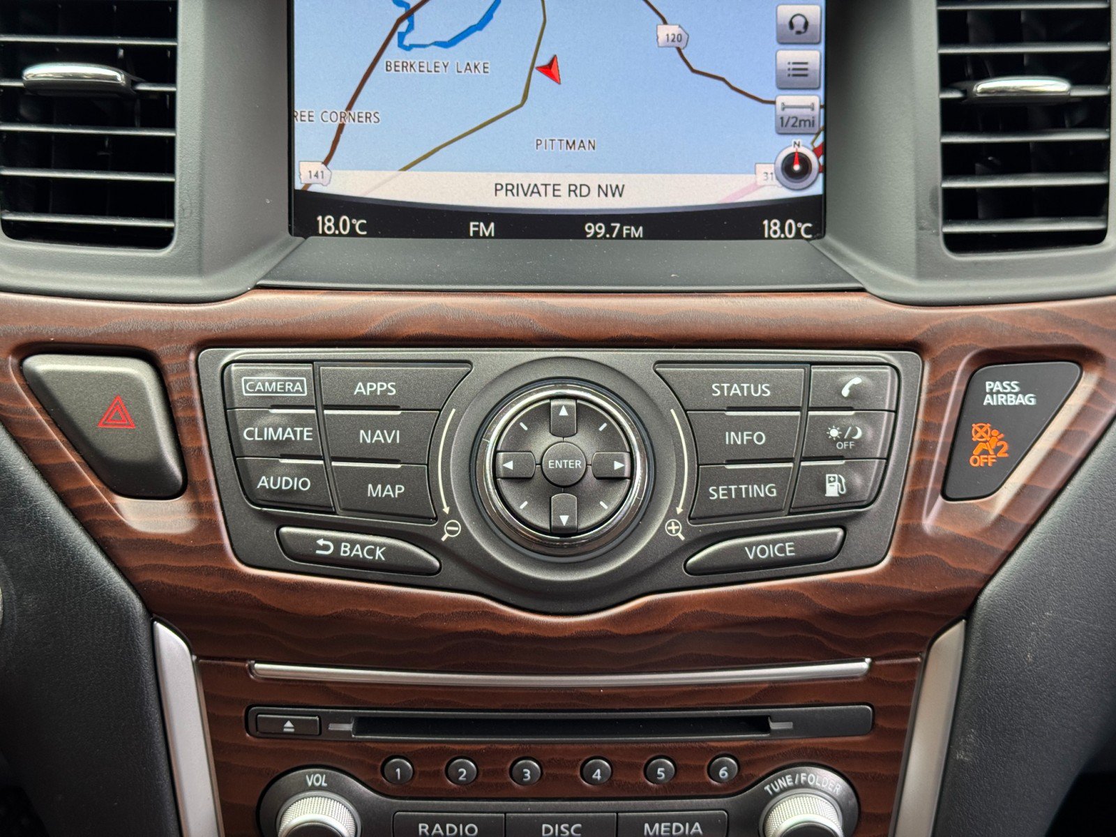 Used 2020 Nissan Pathfinder Platinum FWD image 26