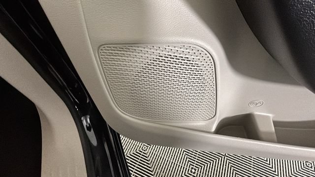 Used 2021 Chrysler Voyager Lxi FWD image 30
