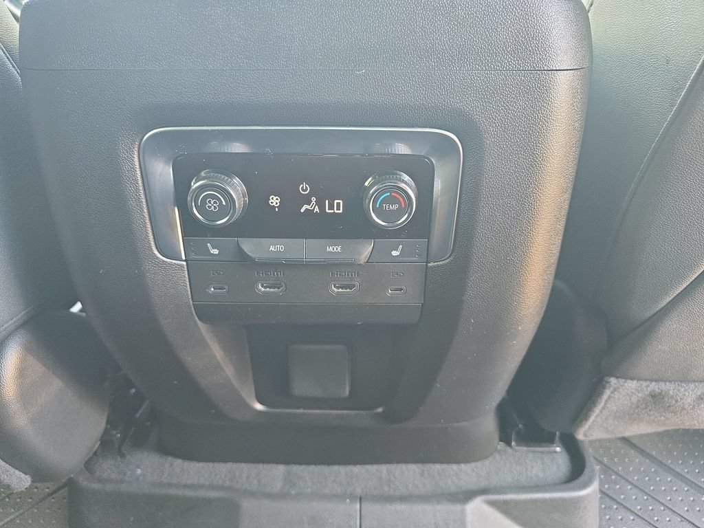 Used 2025 Chevrolet Tahoe High Country AWD/4WD image 21