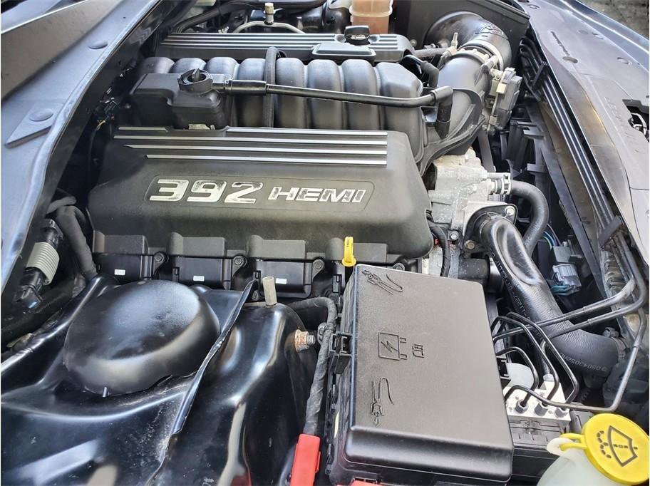 Used 2016 Dodge Charger SRT w/ Harman/Kardon Audio Group RWD image 17