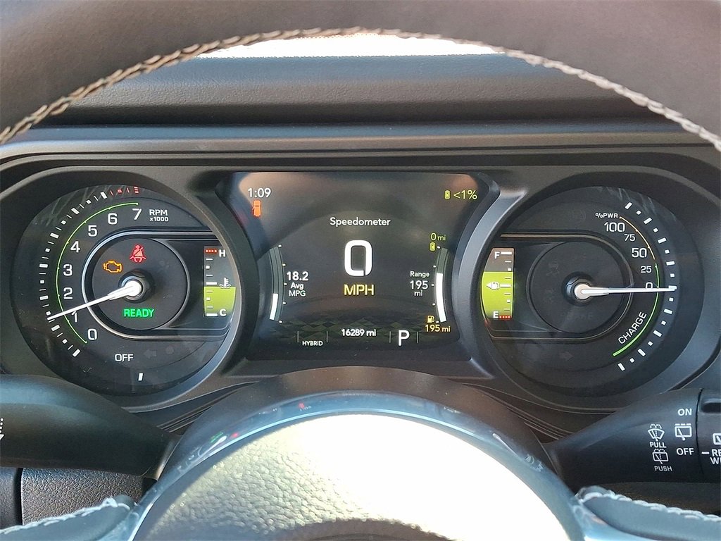 Used 2025 Jeep Wrangler Unlimited Sahara image 13