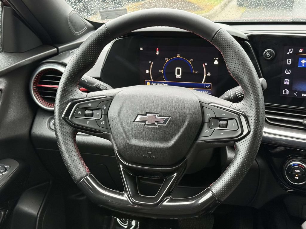 Used 2024 Chevrolet Trax RS w/ Sunroof Package FWD image 19