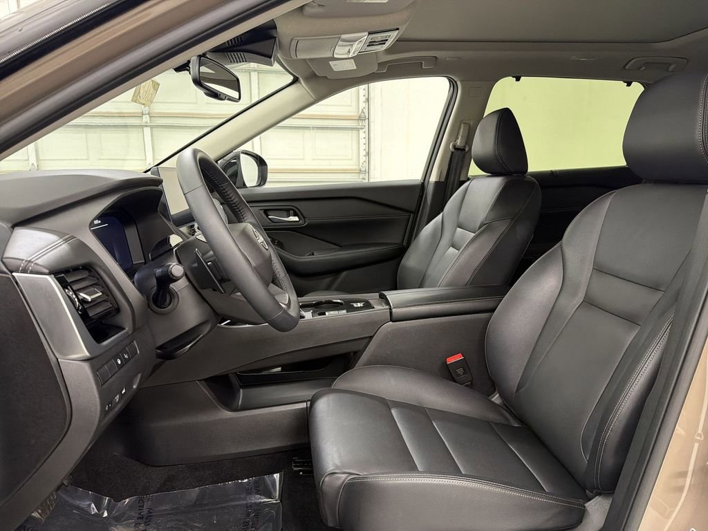 Certified 2025 Nissan Rogue SL w/ Tech Package FWD image 22