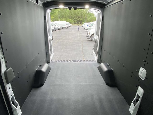 New 2026 Ford Transit 250 148 Medium Roof w/ Load Area Protection Package RWD image 11