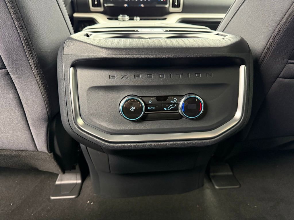New 2025 Ford Expedition Active image 50