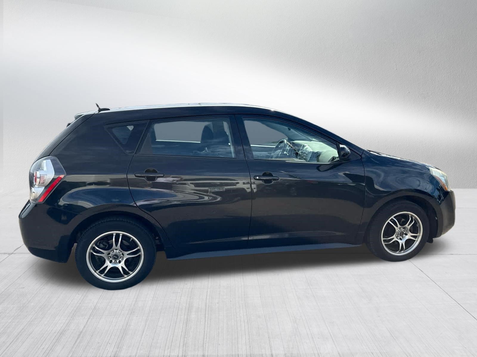 Used 2009 Pontiac Vibe w/ Preferred Package FWD image 6