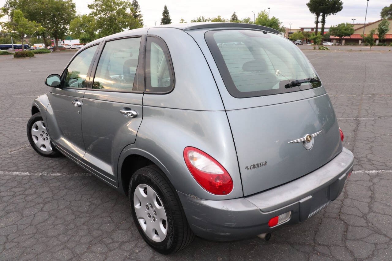 Used 2009 Chrysler PT Cruiser FWD image 6