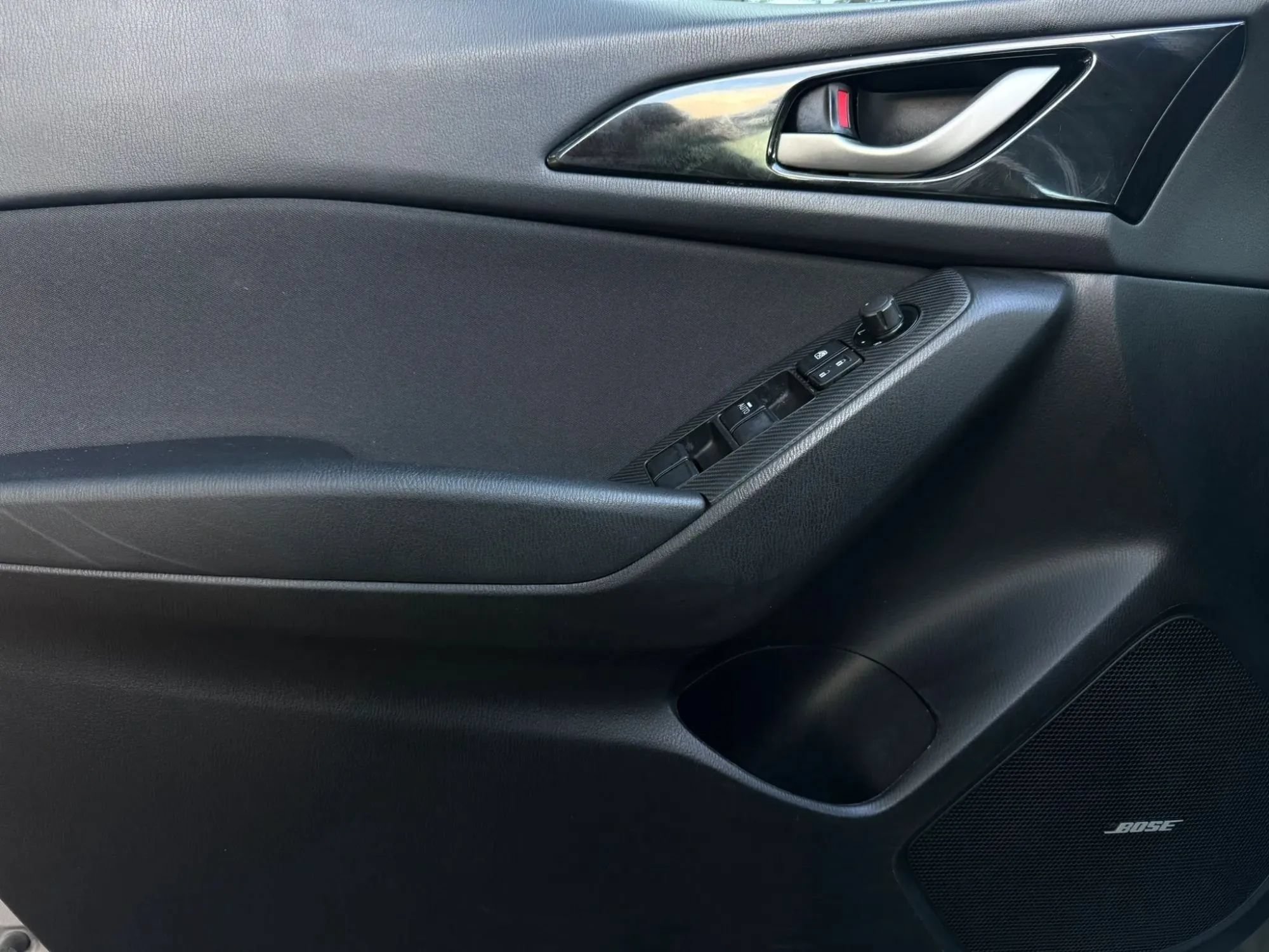 Used 2016 MAZDA MAZDA3 i Touring w/ Popular Equipment Package FWD image 39