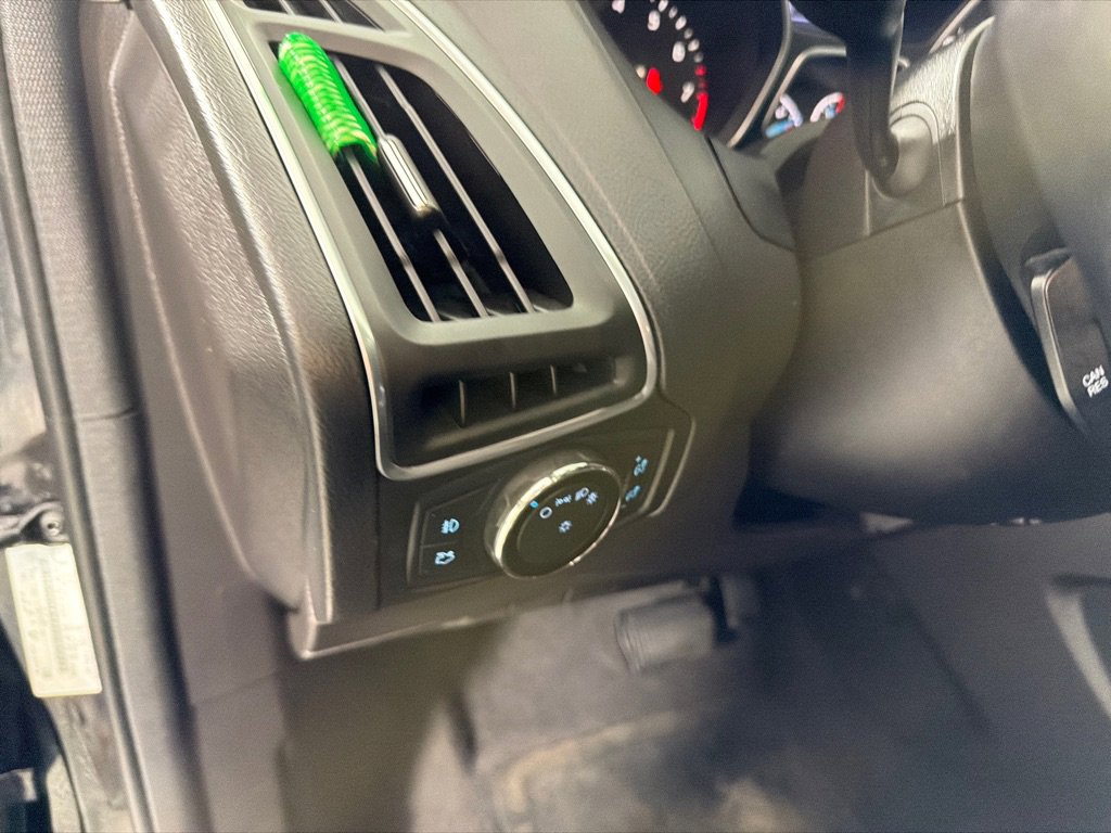 Used 2014 Ford Focus Titanium FWD image 12