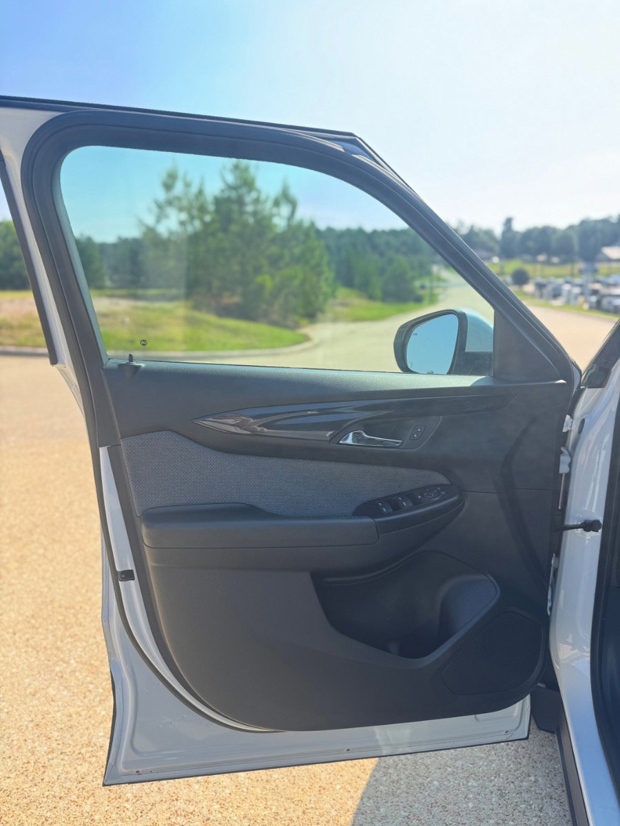 Used 2024 Chevrolet TrailBlazer LT w/ Driver Confidence Package image 3