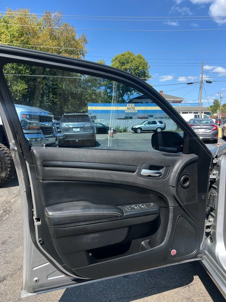 Used 2015 Chrysler 300 S image 9