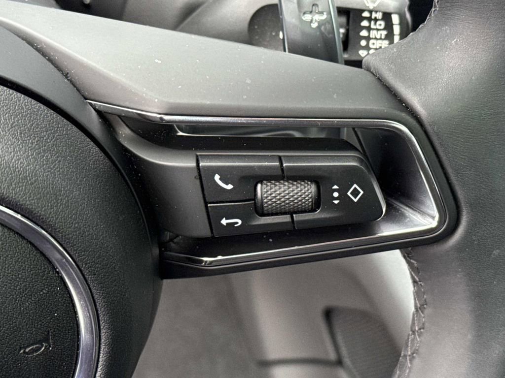 Certified 2025 Porsche Macan image 26