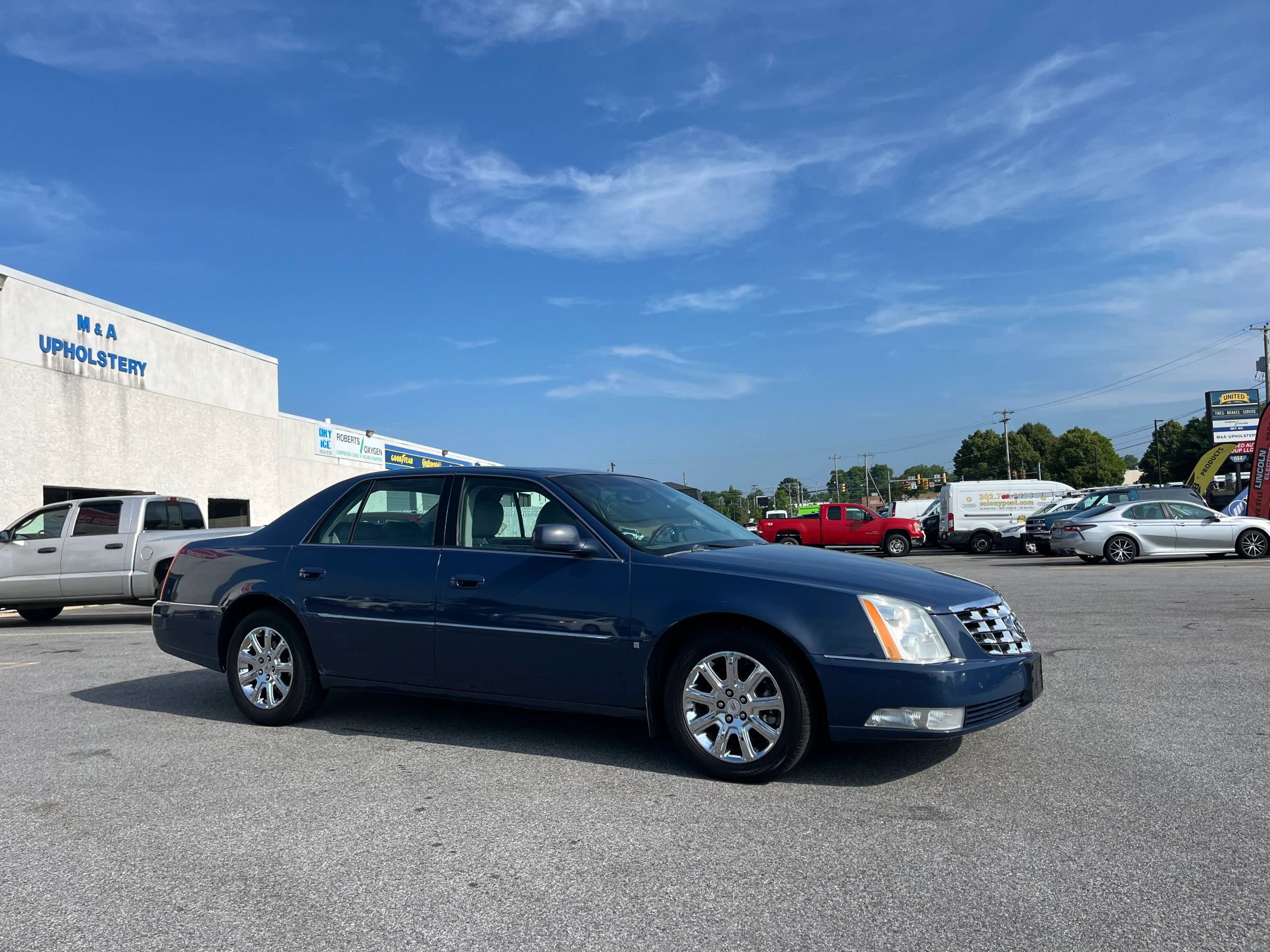 Used 2009 Cadillac DTS w/ Sun And Sound Package FWD image 25