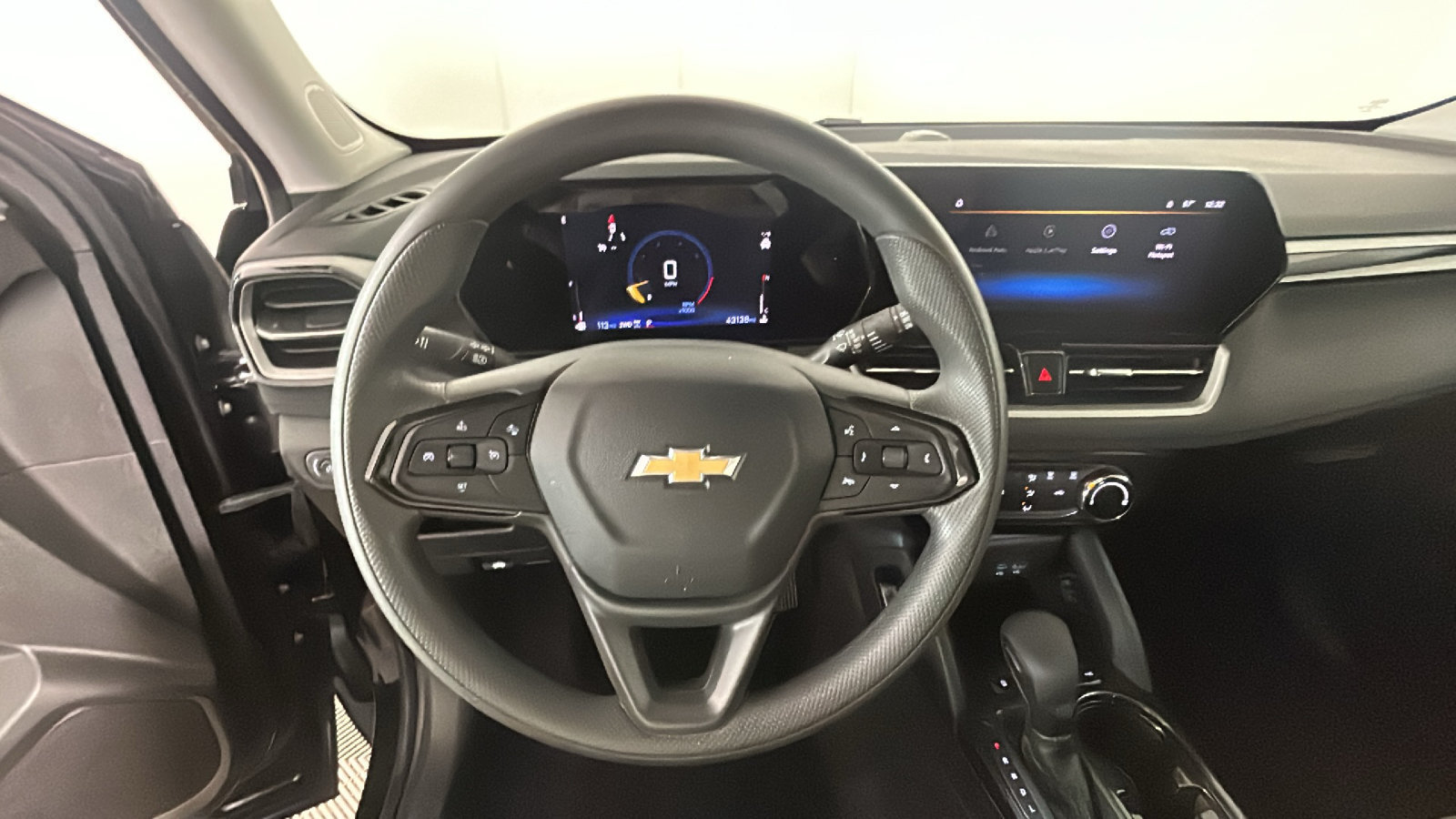 Used 2025 Chevrolet TrailBlazer LT AWD/4WD image 17