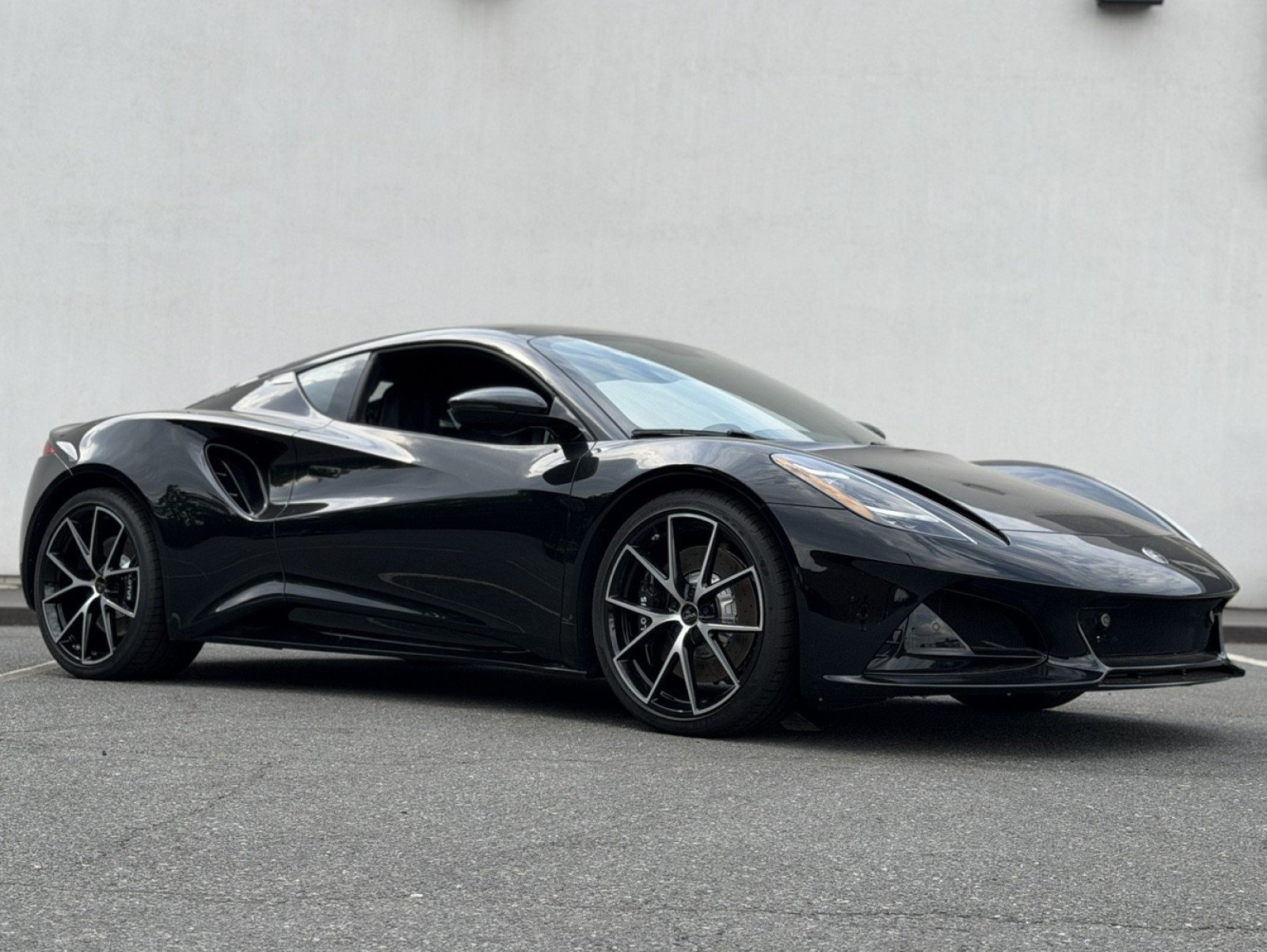 Used 2025 Lotus Emira RWD image 1