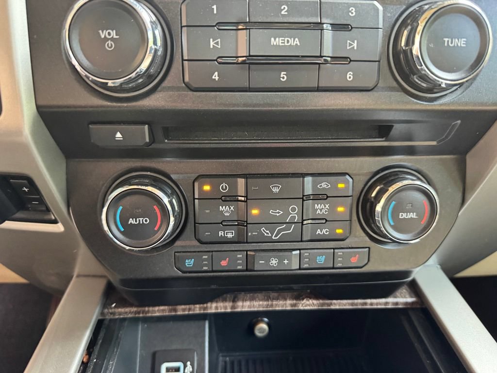 Used 2017 Ford F350 Lariat w/ Lariat Value Package AWD/4WD image 21