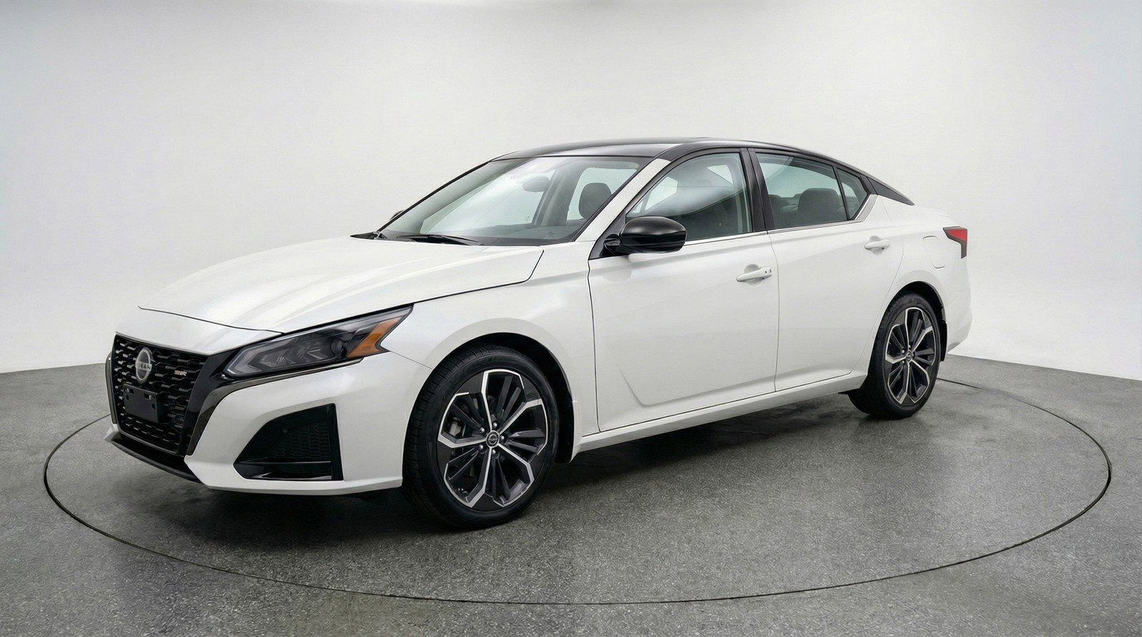 Used 2025 Nissan Altima 2.5 SR FWD image 3