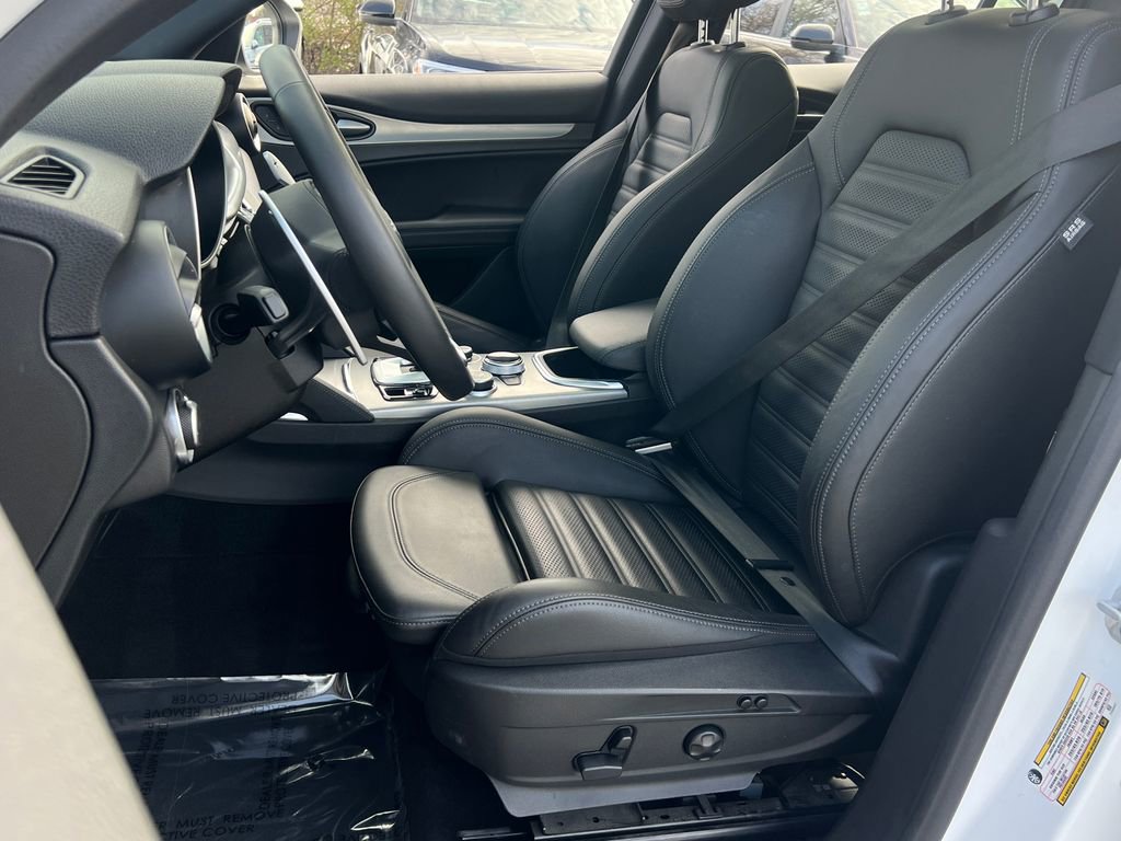 Used 2023 Alfa Romeo Stelvio Veloce image 18