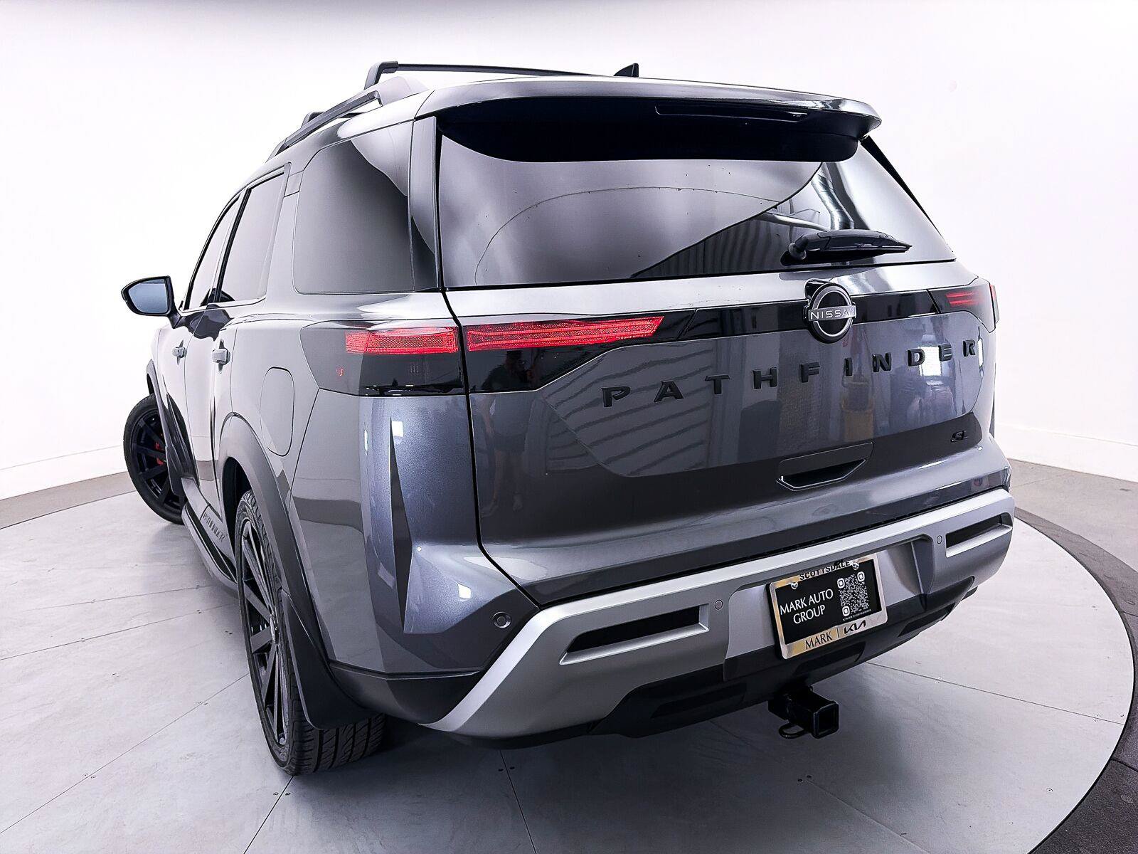 Used 2022 Nissan Pathfinder SL w/ SL Premium Package FWD image 9