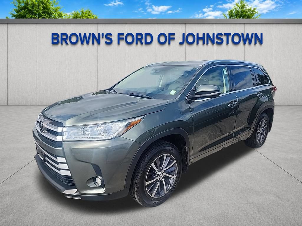 Used 2018 Toyota Highlander XLE AWD/4WD image 4