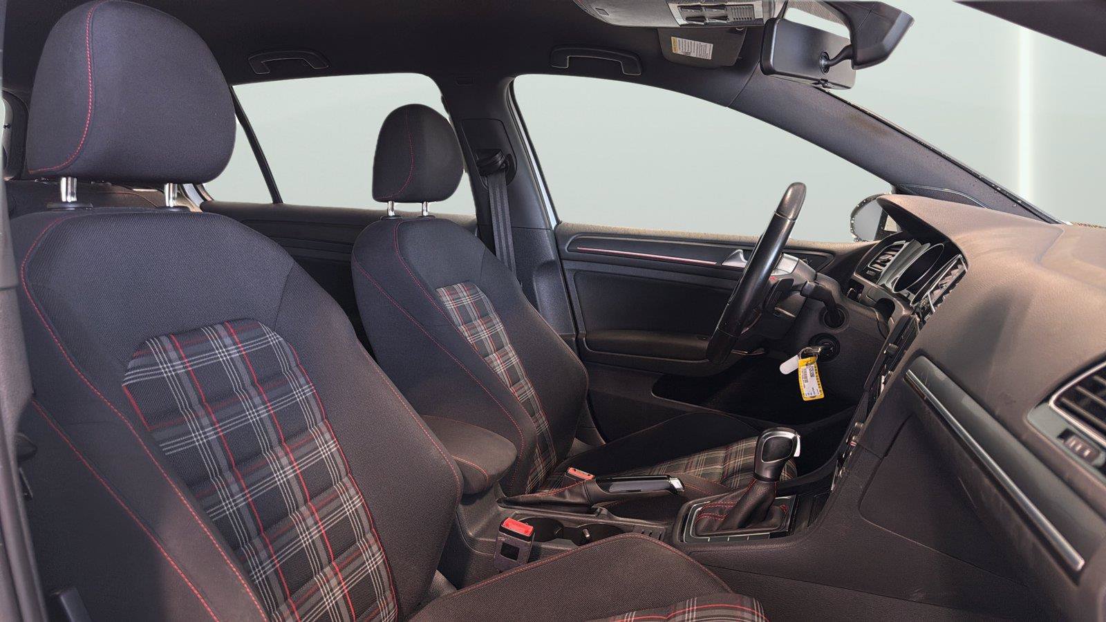 Used 2020 Volkswagen Golf 4-Door FWD image 15